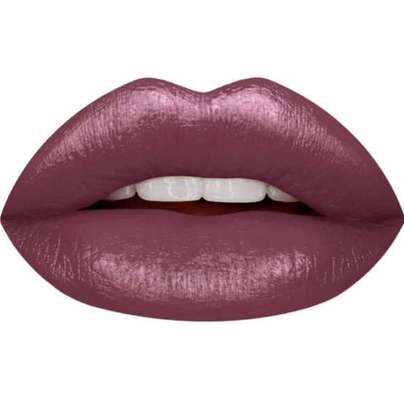 Huda Beauty ‘Catwalk Killa’ Demi Matte Cream Lipstick - Picture 4 of 4